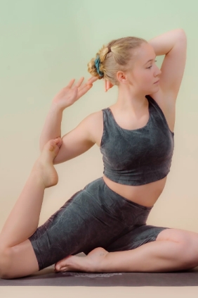 nice to meet me Damen vegan Crop Tank Reversible Stone Wash Schwarz